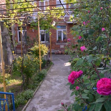 Friends House 호텔 쿠타이시 외부 사진