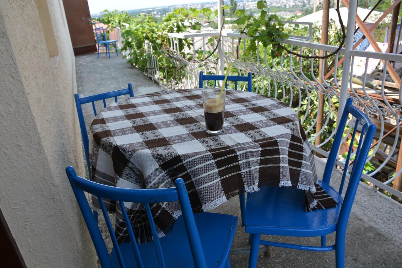 Friends House 호텔 쿠타이시 외부 사진