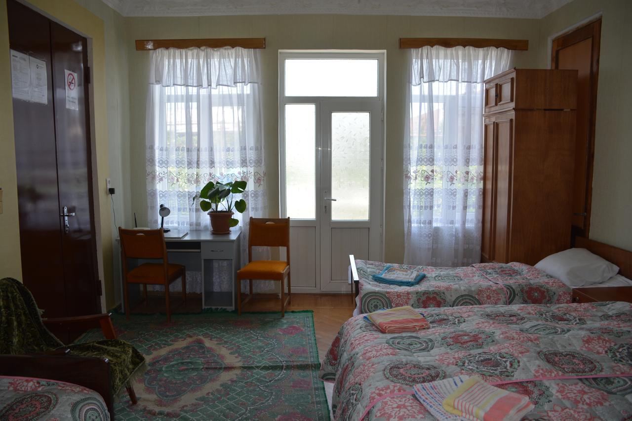 Friends House 호텔 쿠타이시 외부 사진